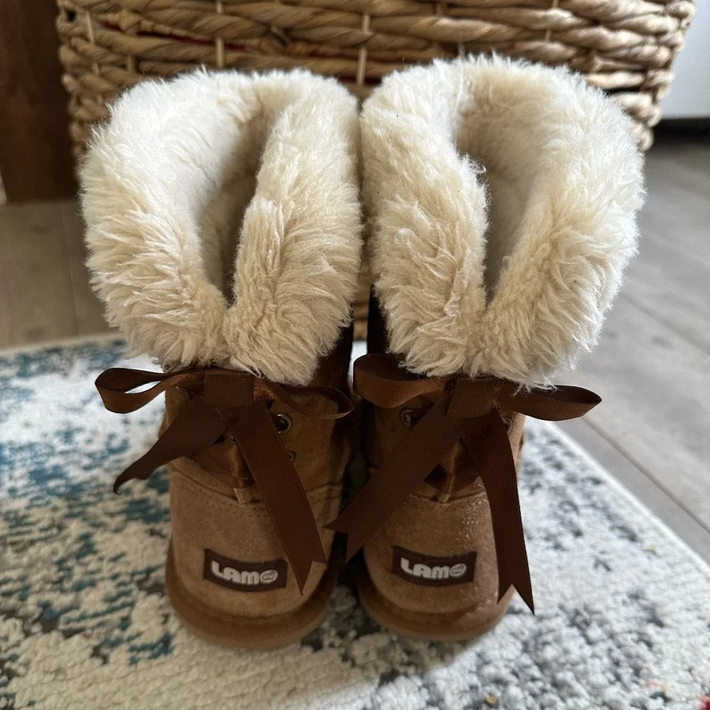 LAMO Little Girls Audrey Shearling-Lined Boots - Suede size 4